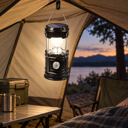 Farol solar colgado dentro de una carpa de camping